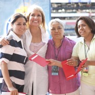 Carla y su equipo en el Estadio Azteca