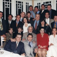 Carla Estrada con sus compañeros productores